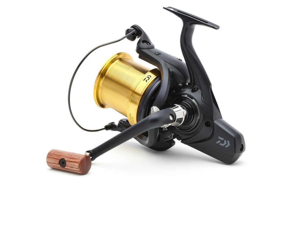 Mulinello da pesca in mare Daiwa 23 Emblem Surf 45 SCW QD