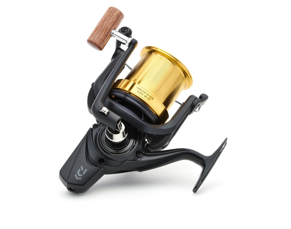 Mulinello da pesca in mare Daiwa 23 Emblem Surf 45 SCW QD