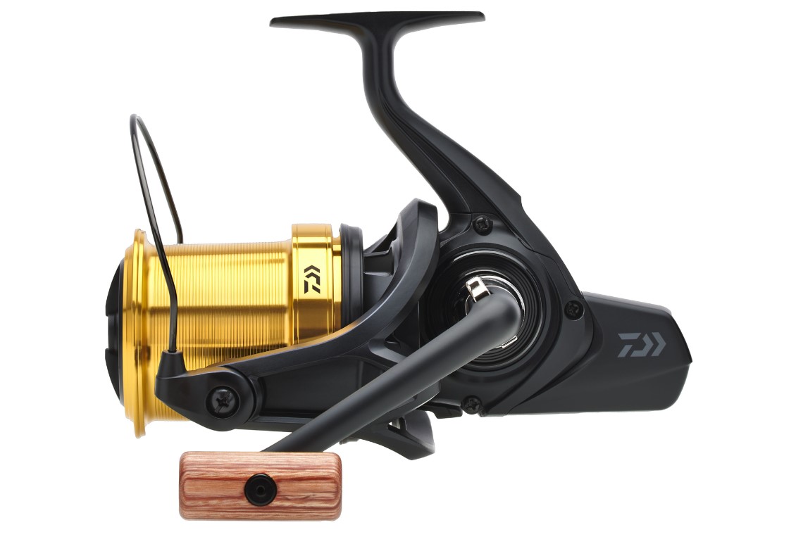 Mulinello da pesca in mare Daiwa 23 Emblem Surf 45 SCW QD