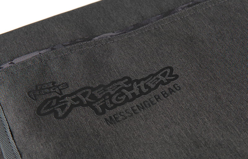 Borsa a Tracolla Fox Rage Street Fighter Messenger Bag (Incl. 2 Cassette per materiali)